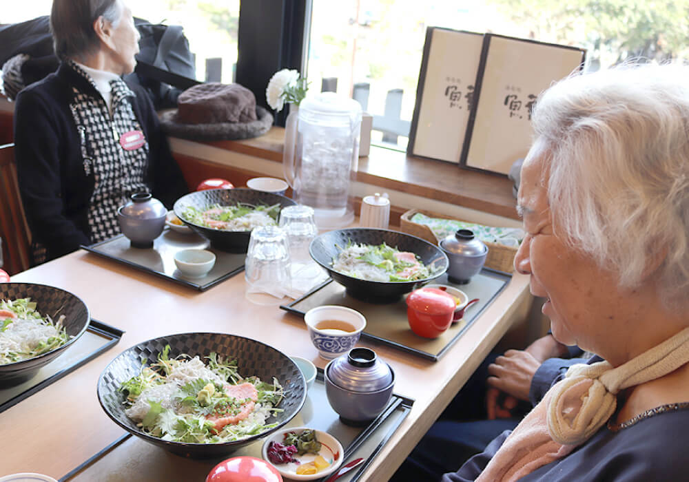 旅行の楽しみであるお食事